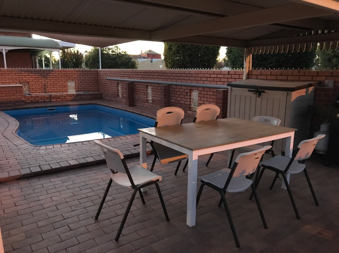 The Country Manor Motor Inn主图