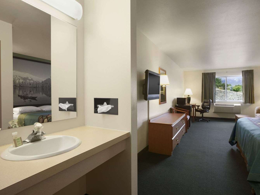 Super 8 by Wyndham Salmon主图