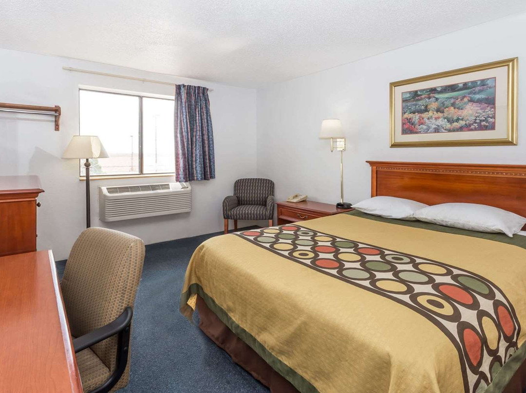 Super 8 by Wyndham Pontiac主图