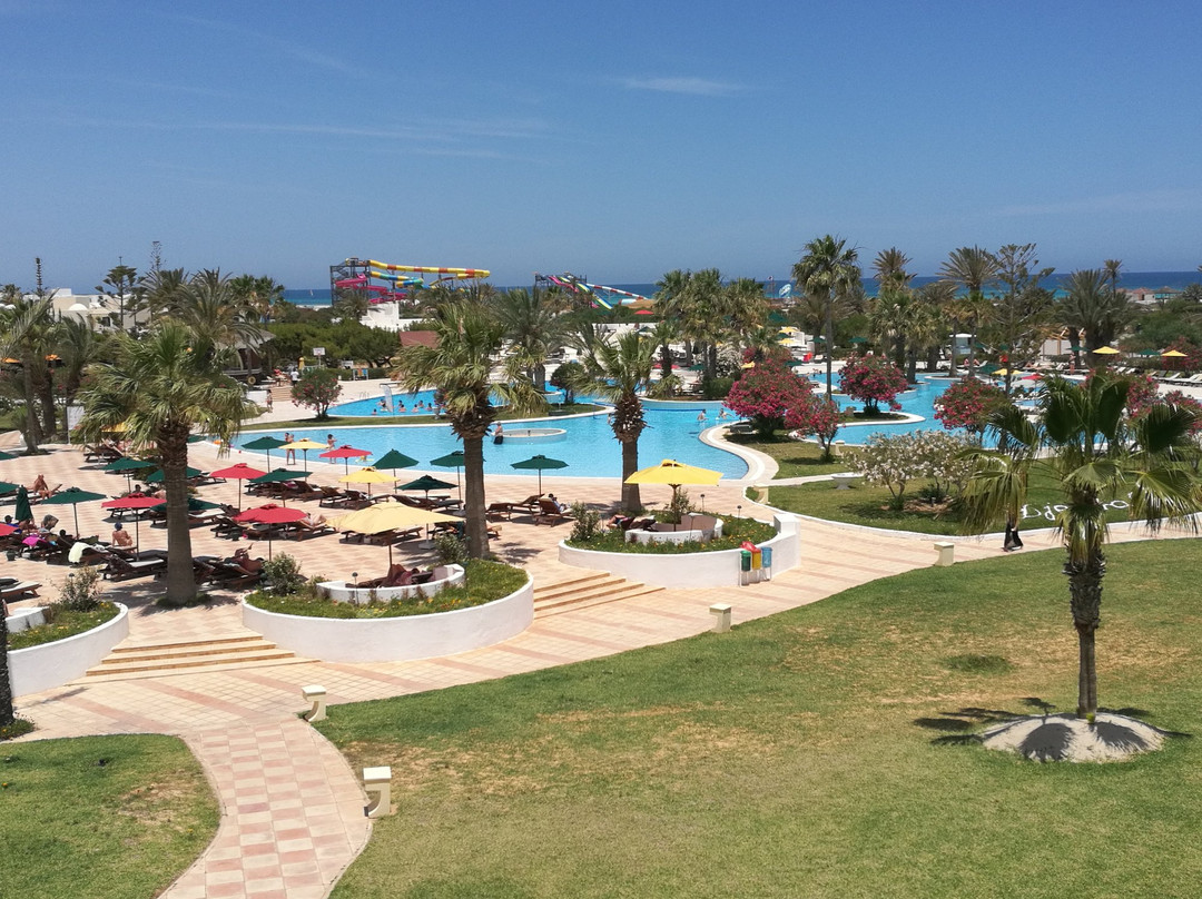 杰尔巴广场酒店主图