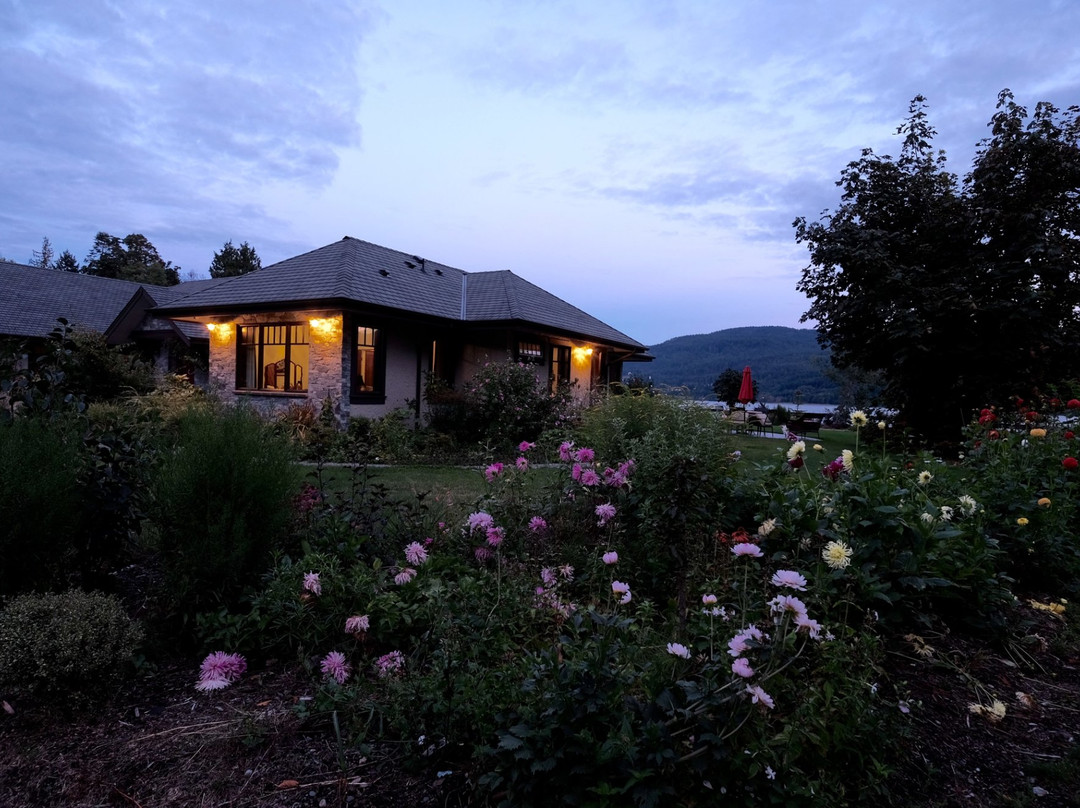 Country Bay Manor B&B主图