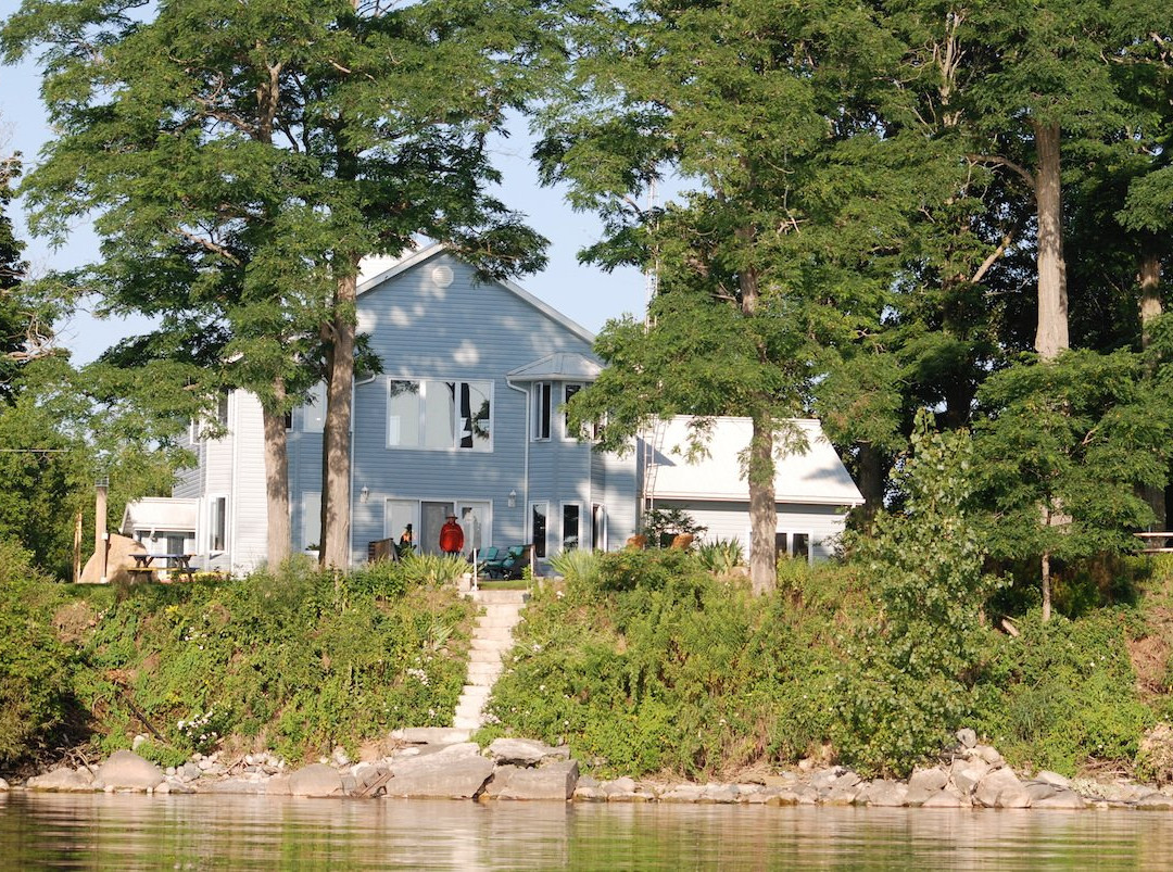 Loughbreeze Bay B&B主图