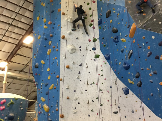 Earth Treks Climbing Centers Golden-戈尔登必去景点