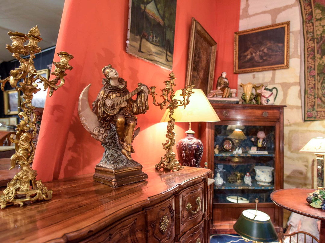 Antique Dealers of Village Notre Dame-波尔多必去景点