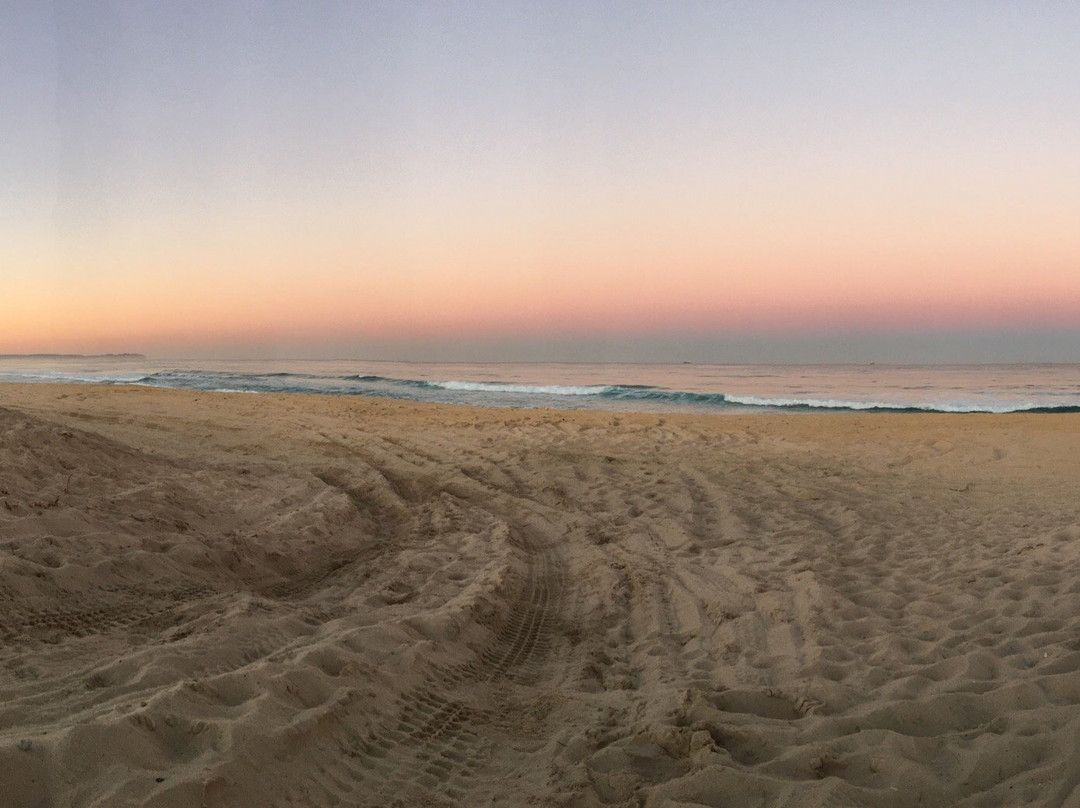 Blacksmiths Beach景点图片