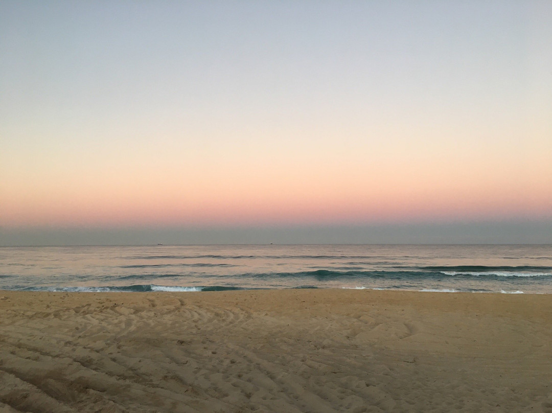 Blacksmiths Beach景点图片