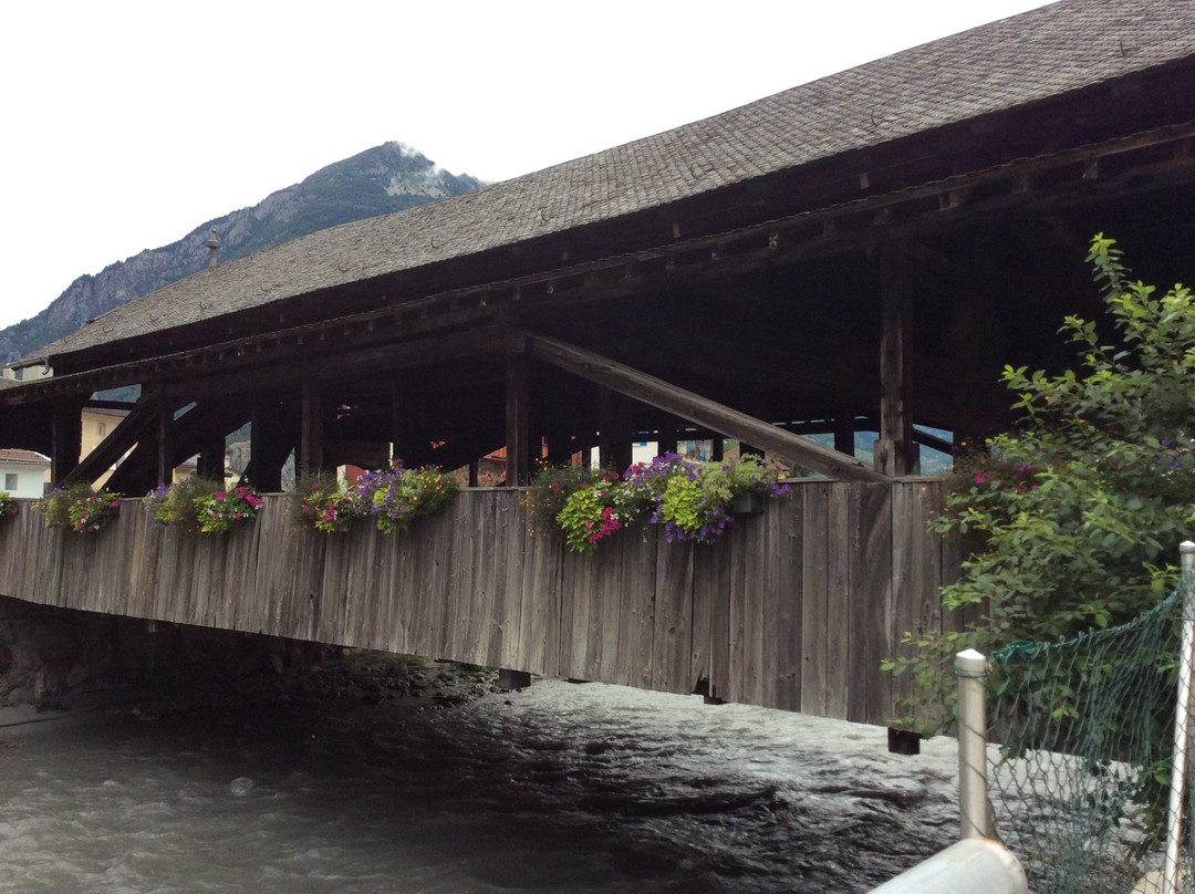 Pont de la Bâtiaz景点图片