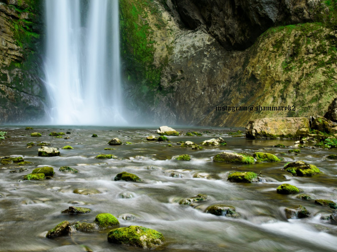 Bliha Waterfall景点图片