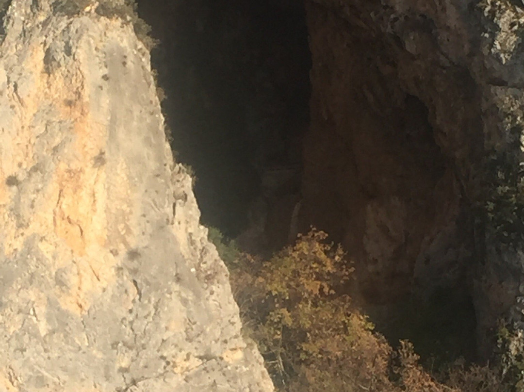 Zachariadi's Cave景点图片