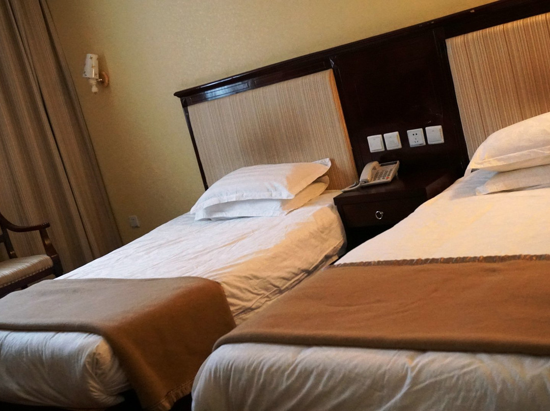 嘉绒阳光酒店主图