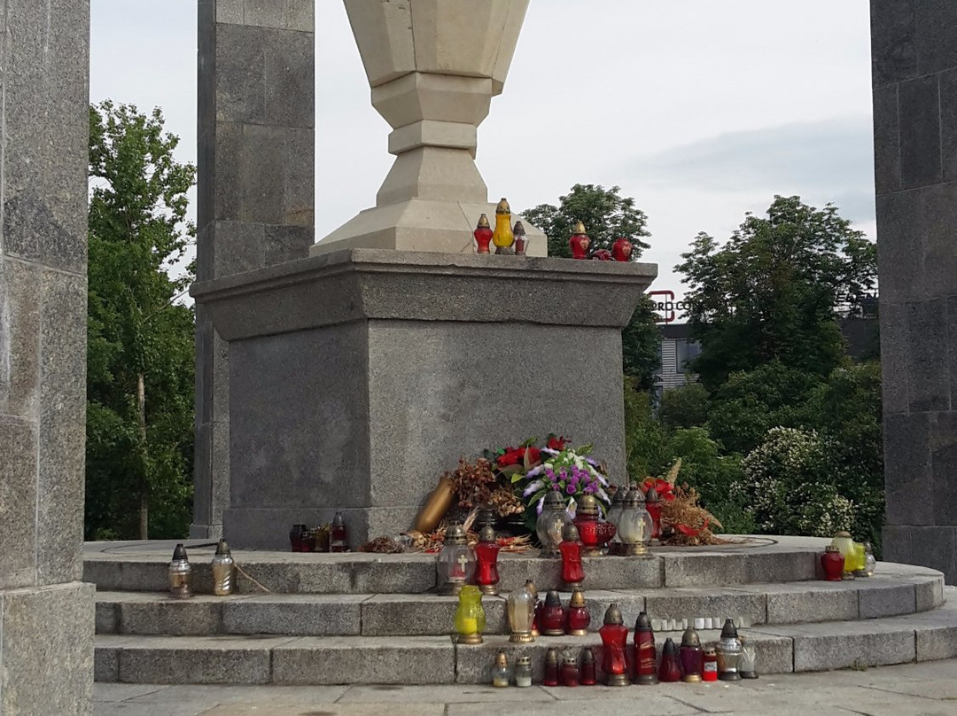 Red Army Cemetary景点图片