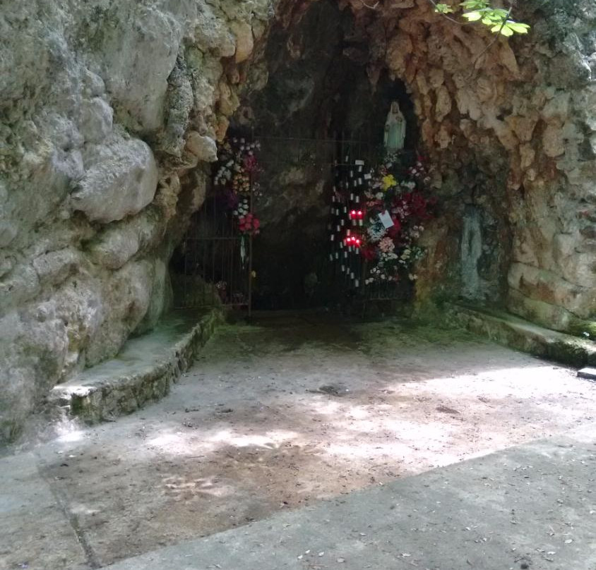 La Cova del Santuari de la Mare de Deu de Lourdes景点图片