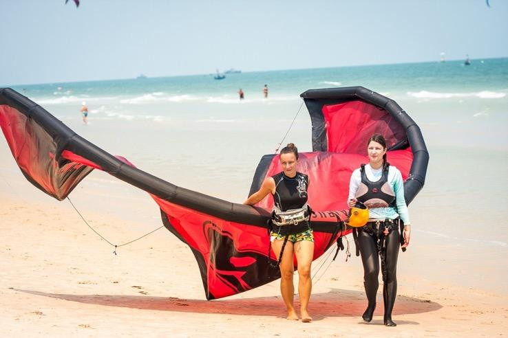 Blue Lagoon Kiteboarding School-梭桃邑必去景点