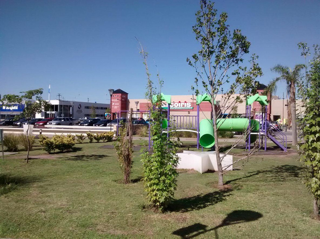 Fisherton Plaza Chic Mall景点图片