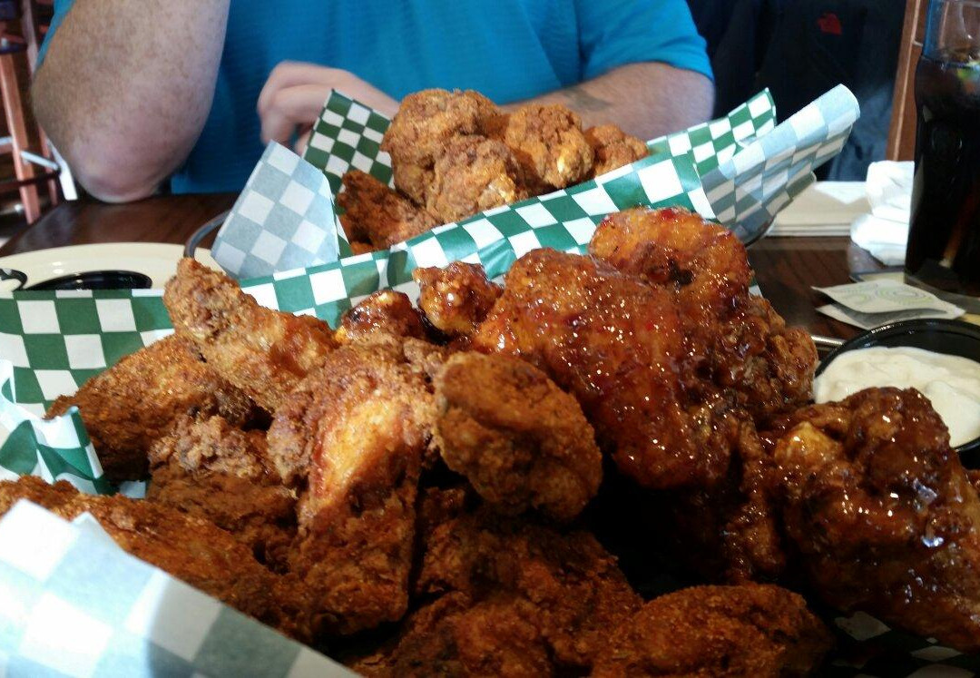 科林伍德餐馆和美食-Beaver and Bulldog Sports Pub and Wingery