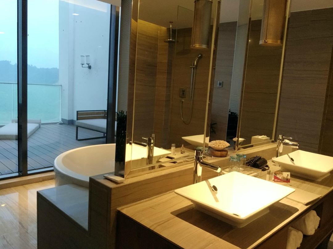 黄山太平湖绿地皇冠假日酒店主图