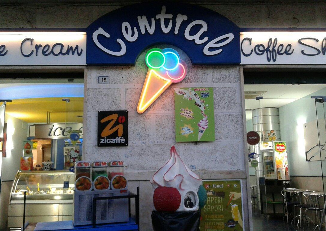 Valenzano餐馆和美食-bar centrale