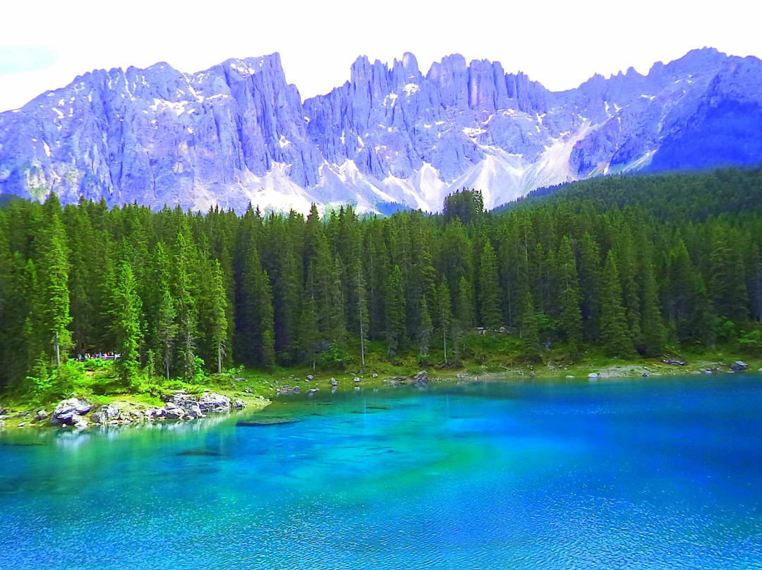 卡瑞扎湖景点图片