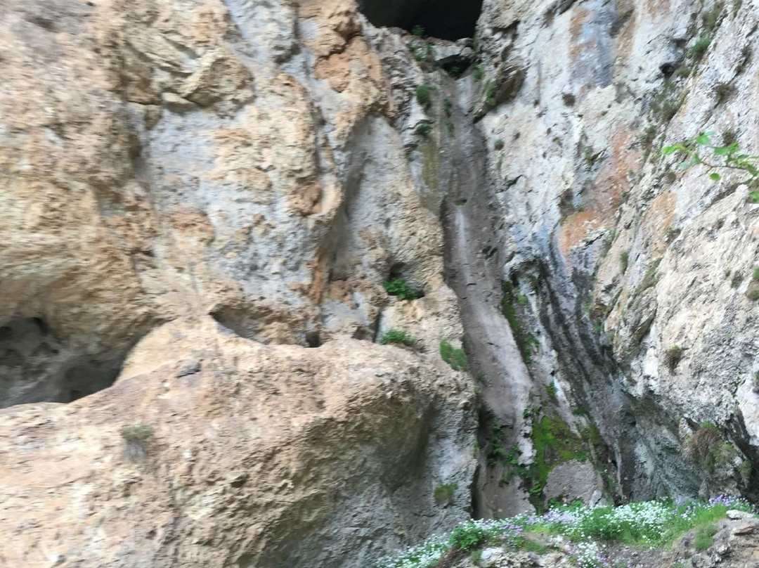 Haramiiska Cave-Trigrad必去景点