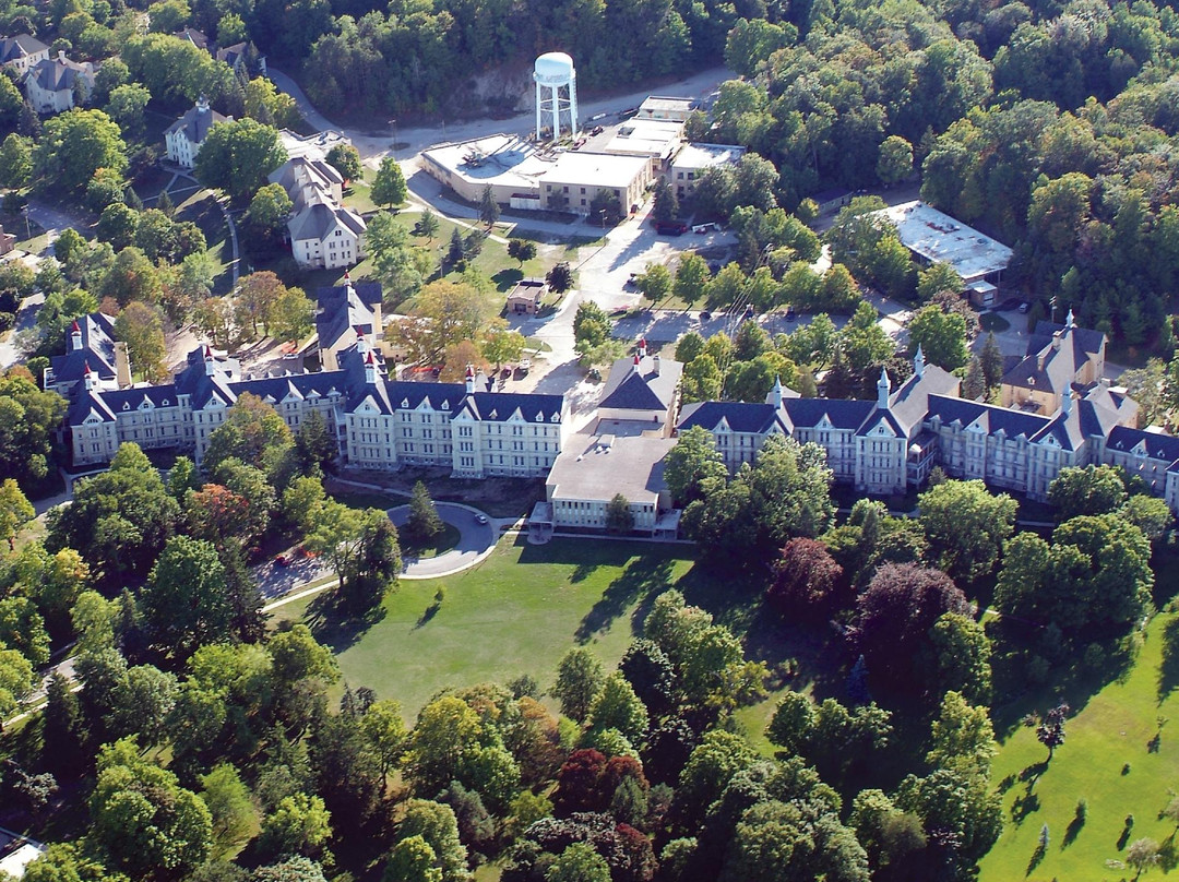 The Village at Grand Traverse Commons-特拉弗斯城必去景点