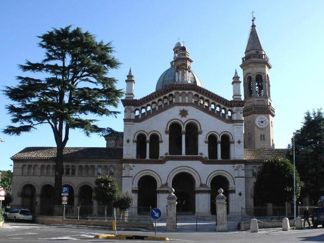 奥西莫旅游景点-Santuario Beata Vergine Addolorata