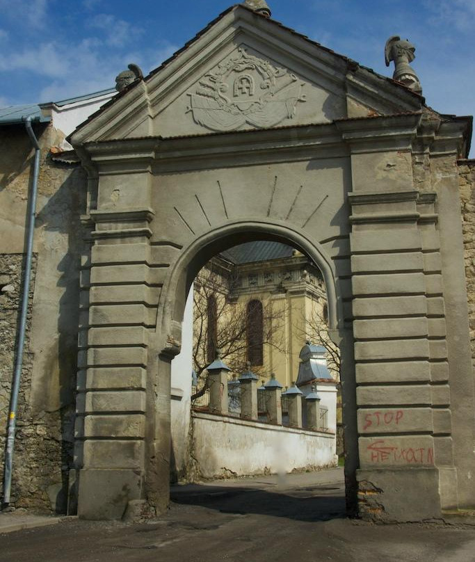 Novoiavorivsk旅游景点-Glynska Gate