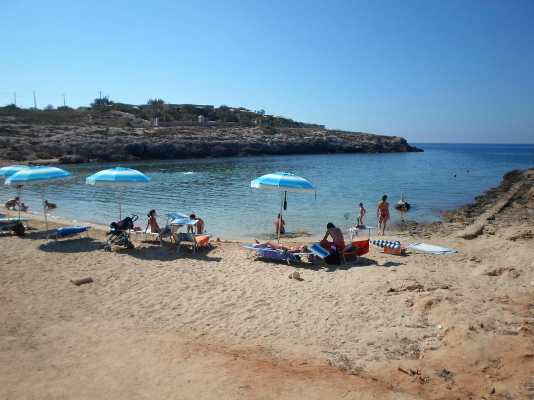 Spiaggia Cala Francese-兰佩杜萨必去景点