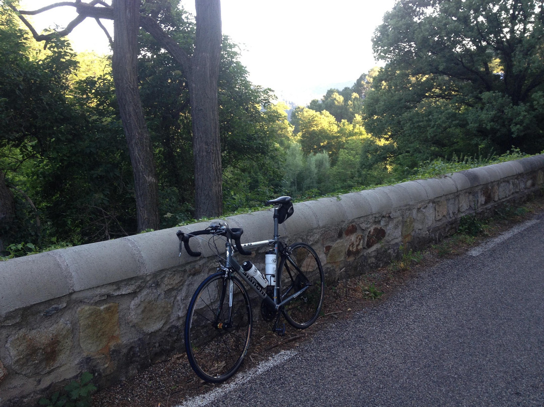 Village Velo-Saint-Quentin-la-Poterie必去景点
