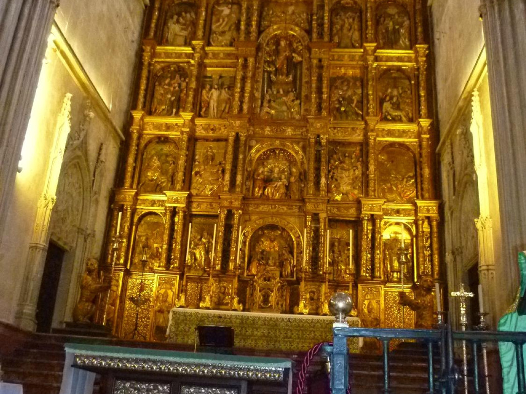 Iglesia de Santa Maria de la Asuncion-卡莫纳必去景点