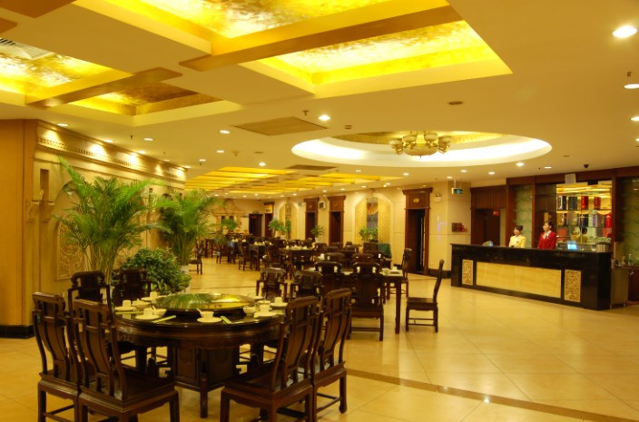 御泉大酒店主图