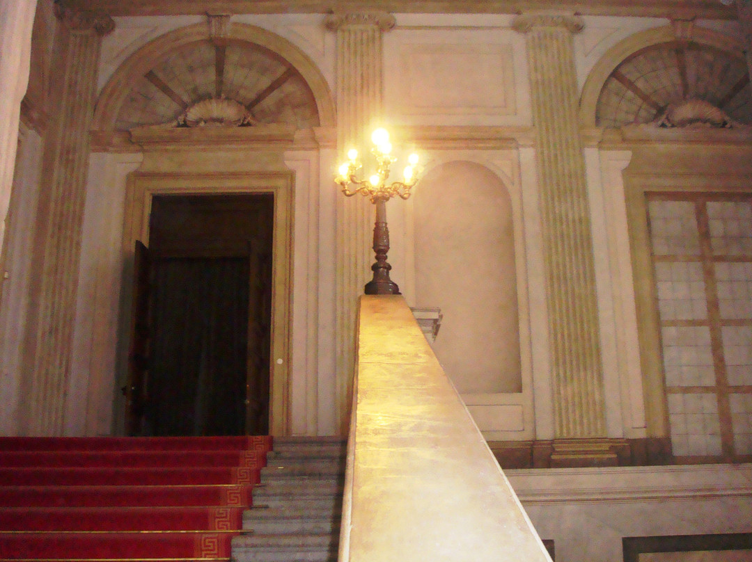 那不勒斯皇宫-米兰必去景点