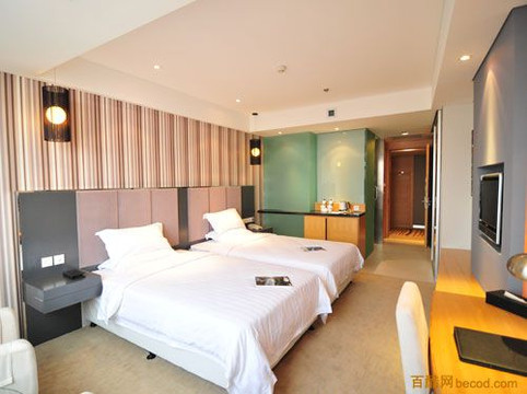 卓悦假日酒店主图