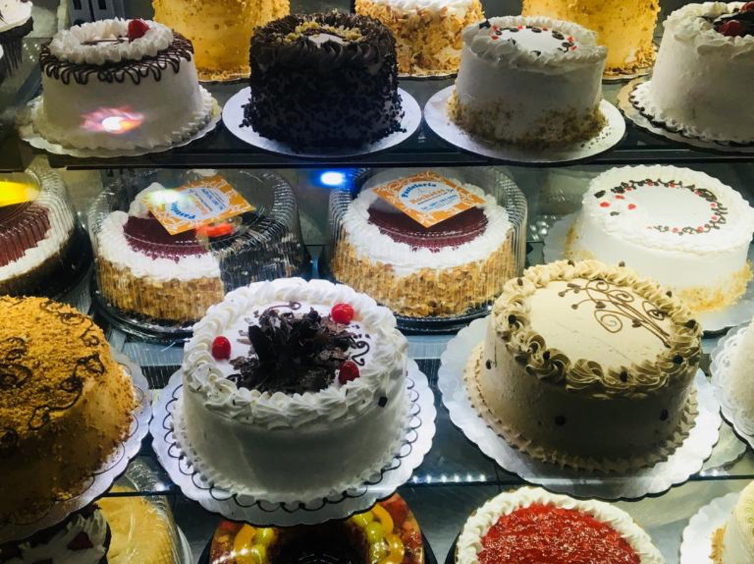 Pastelería Rochatas Repostería Fina Y Café