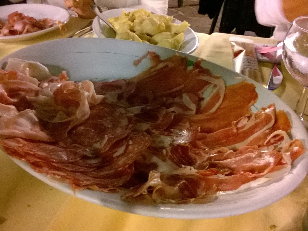 Carpena餐馆和美食-La Gira