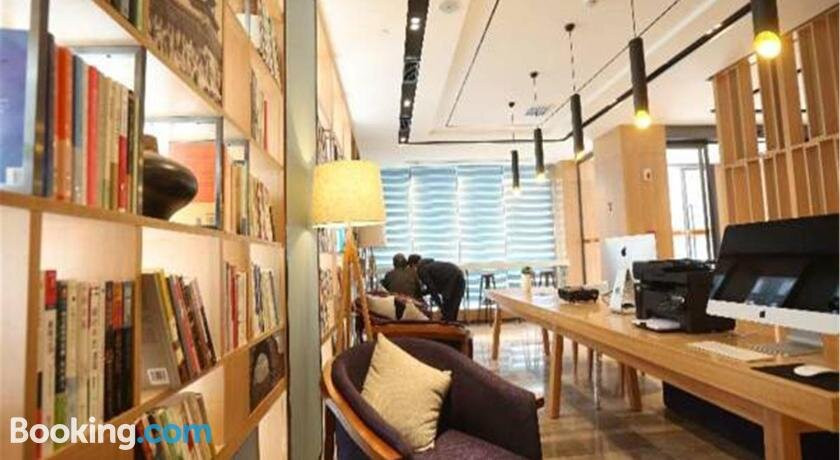 双拥大道亚朵酒店主图