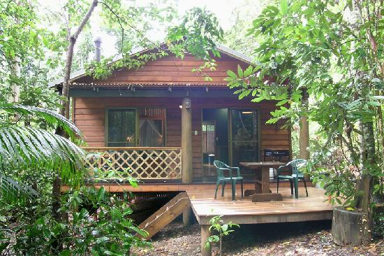 火山口湖泊雨林小屋酒店
