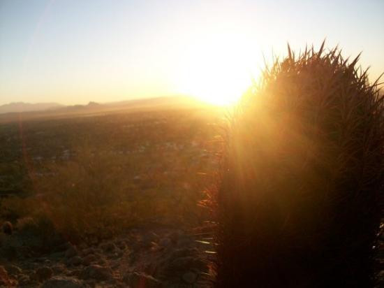 驼背山-凤凰城必去景点