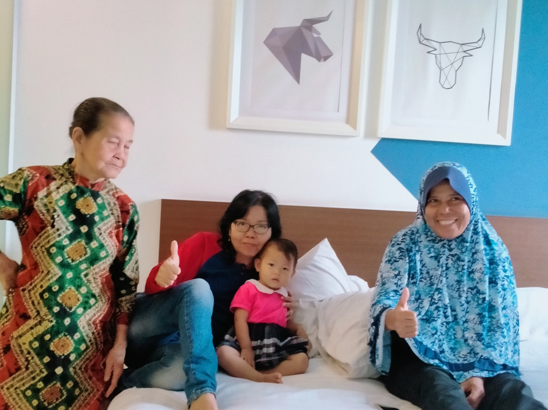 西卡朗节庆宜必思快捷酒店主图