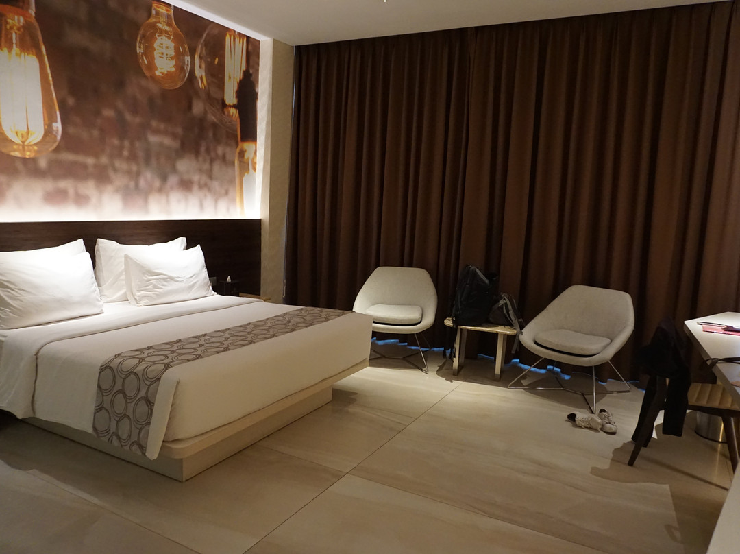 弗姆7度假酒店主图