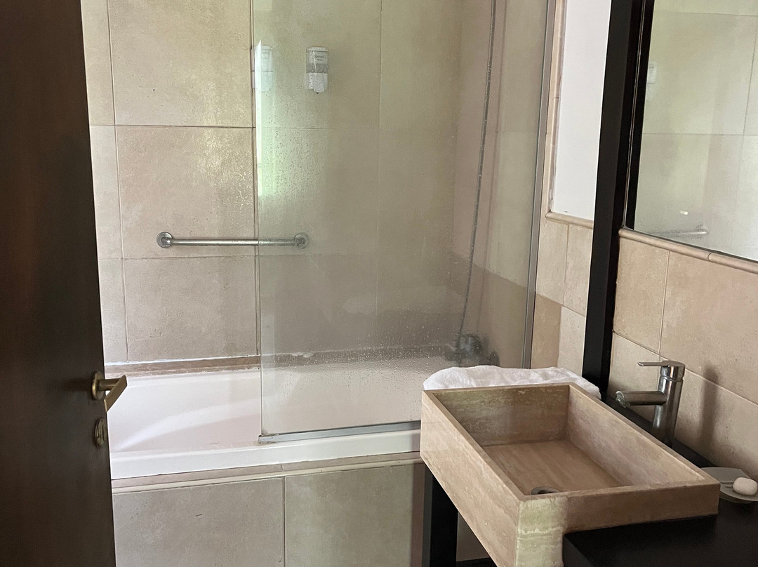 布里萨斯塞拉纳小屋 SPA 酒店主图