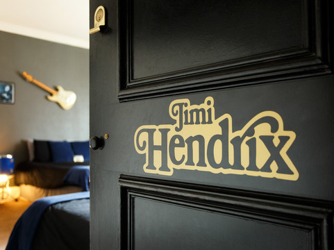 The Saddle Inn主图