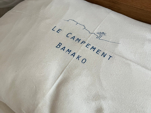 坎配门山林小屋主图