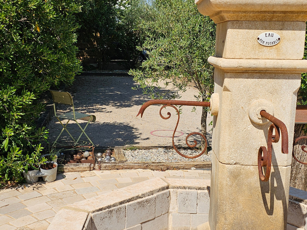 普罗旺斯翡翠酒店主图