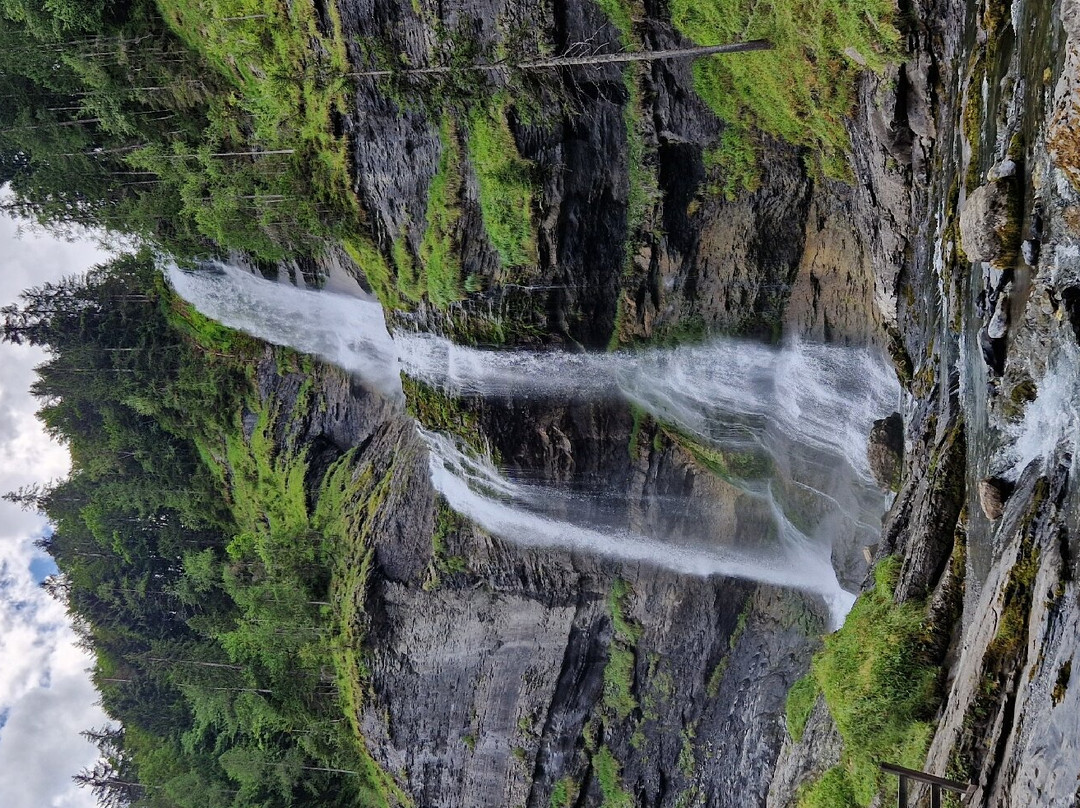 Cascade du Rouget景点图片