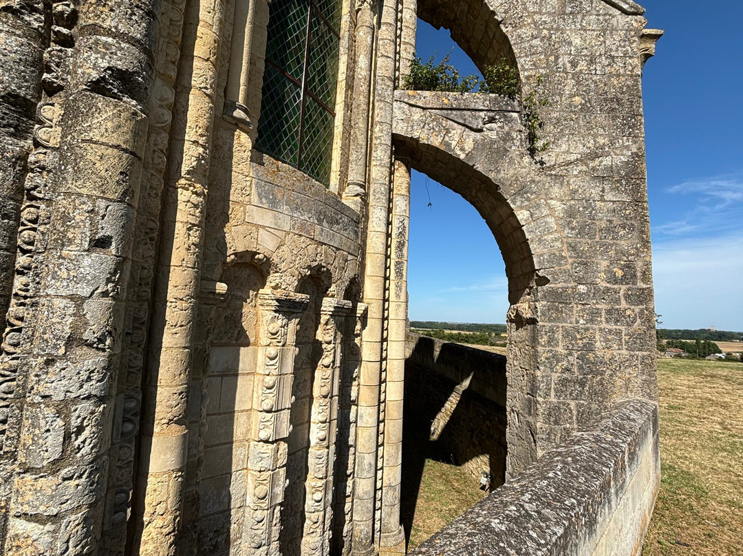 Abbaye Saint-Jouin-de-Marnes景点图片