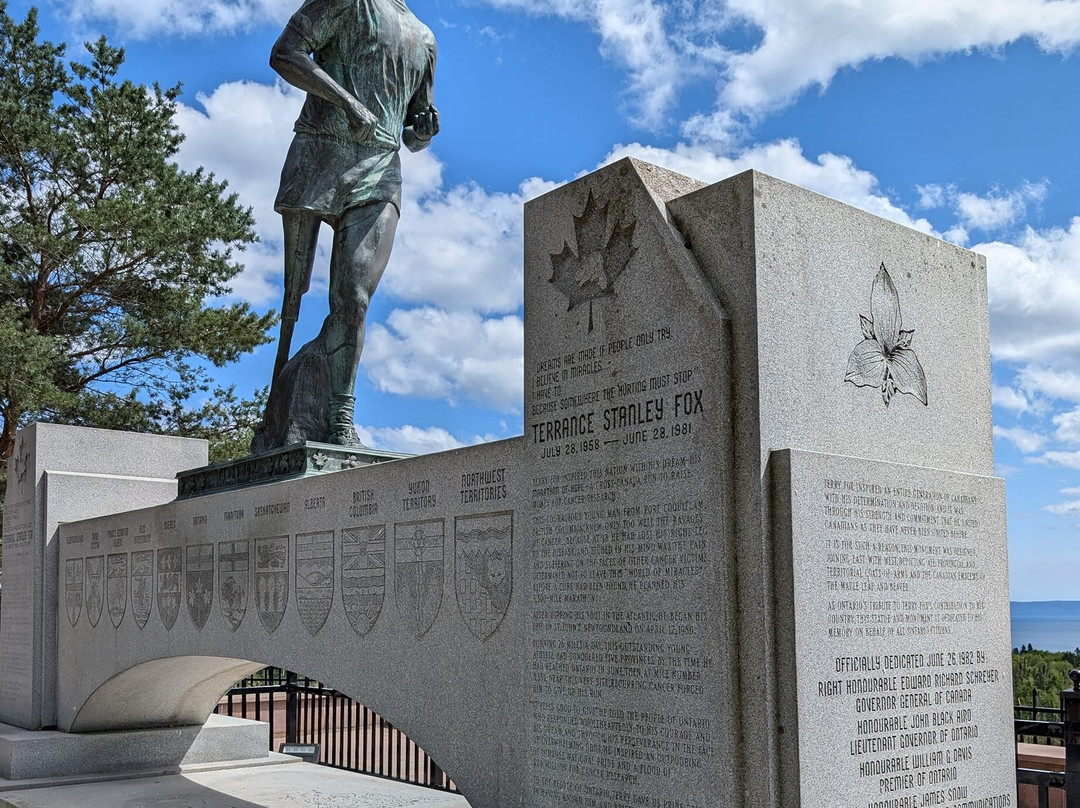 Terry Fox Monument景点图片