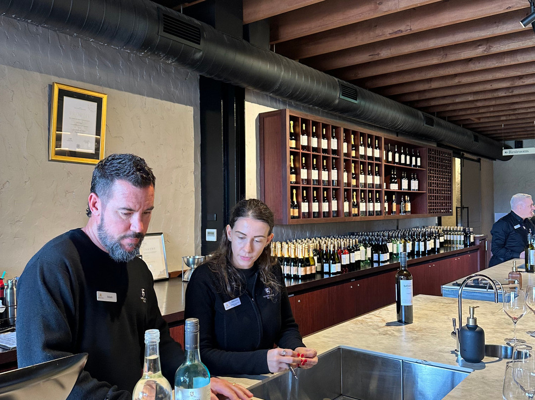 Out & About Wine Tours景点图片