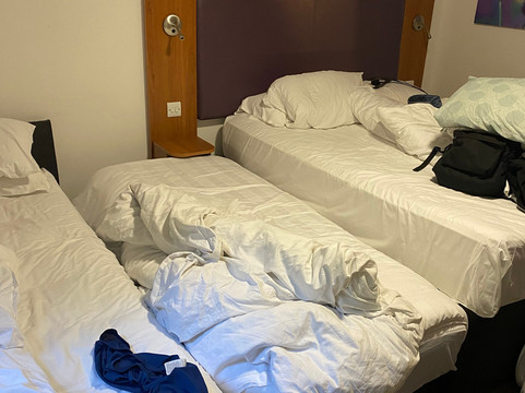 德比东普瑞米尔酒店主图