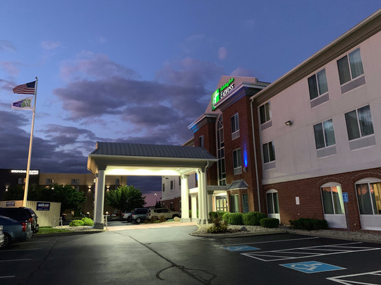 Holiday Inn Express & Suites Cincinnati-Blue Ash by IHG主图