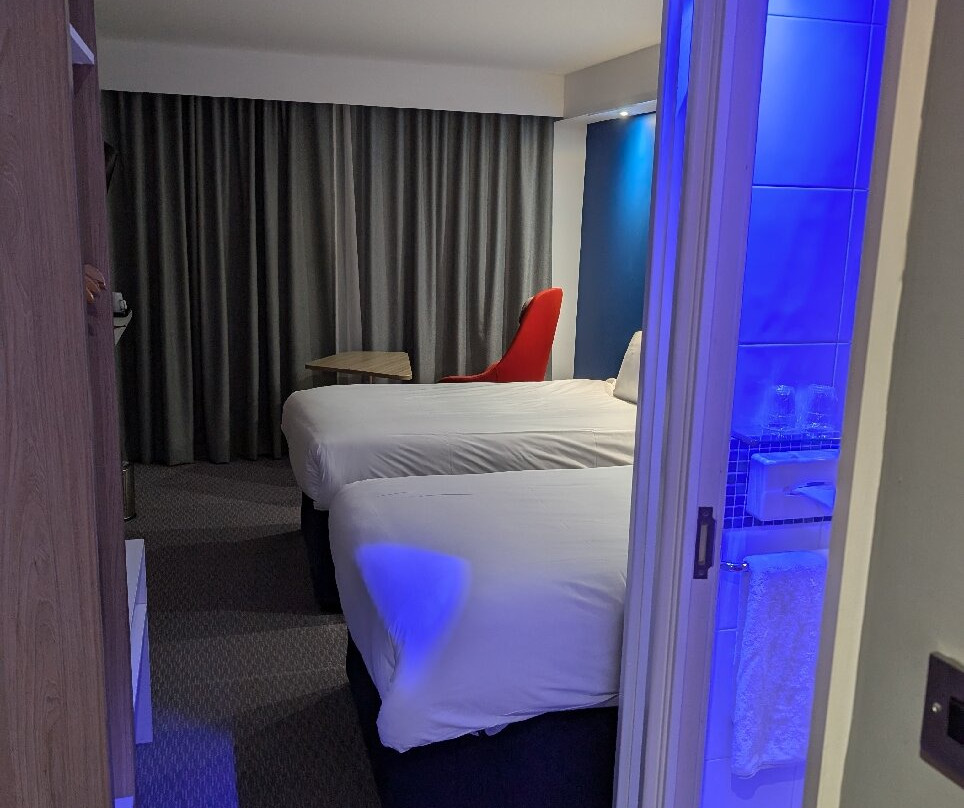 快捷假日伦敦斯坦斯特德酒店主图